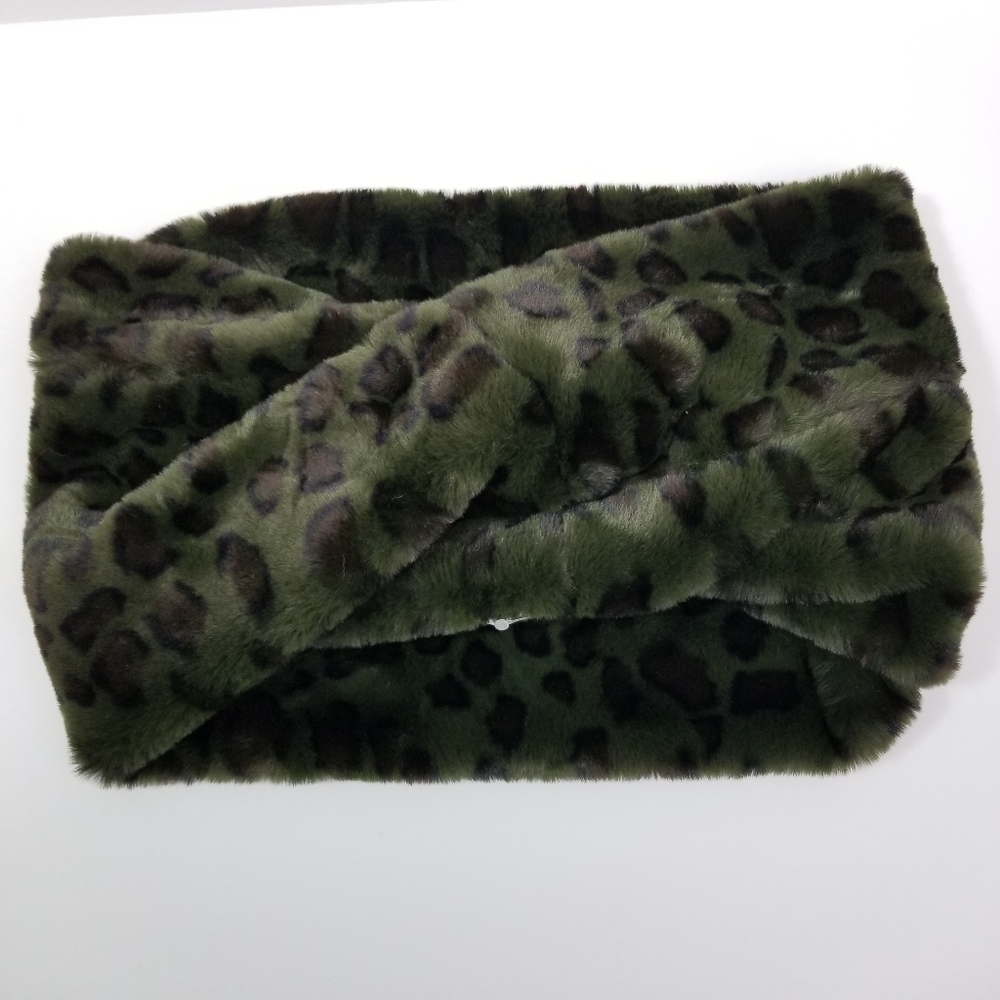 Faux Fur Leopard Print Infinity Collar - Picture 4 of 5
